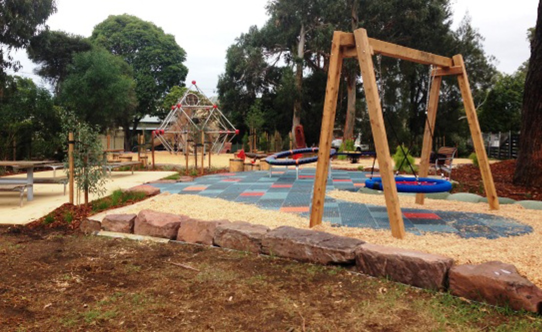 Lyell Iffla Reserve features a bird nest swing