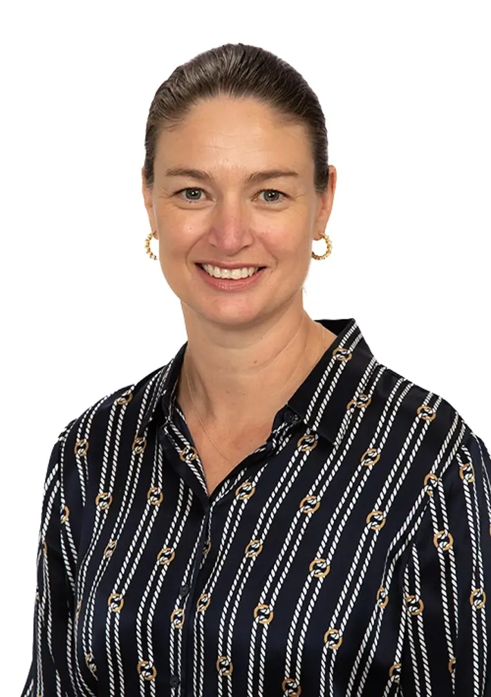 Portrait photograph of Robyn Borely