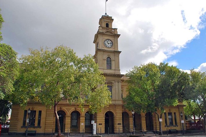 Exterior of Port Melbourne Town Hall in daytime