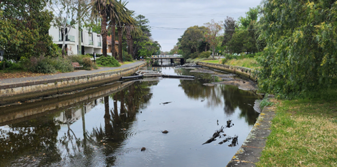 Photo of Elster Creek on a cloudy day